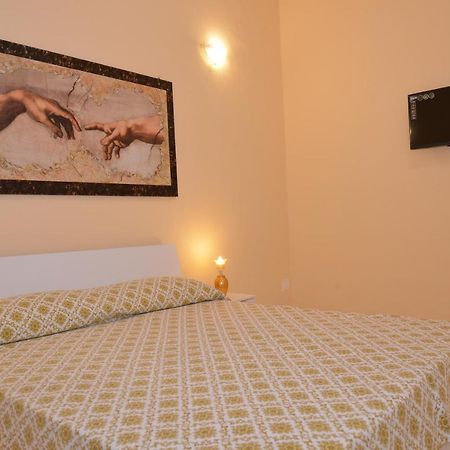 Ferienwohnung La Finestra Sul Cortile Da Alberto Avola Exterior foto