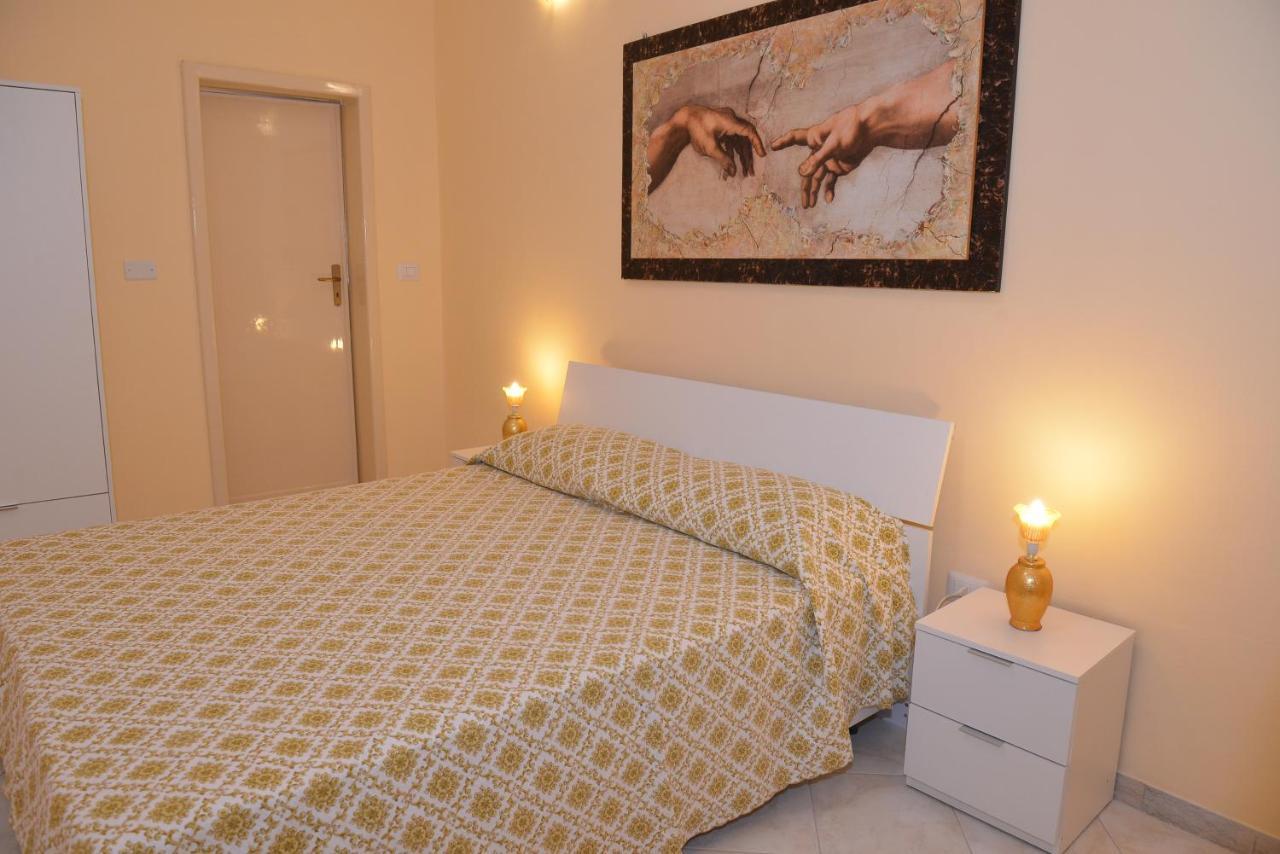 Ferienwohnung La Finestra Sul Cortile Da Alberto Avola Exterior foto