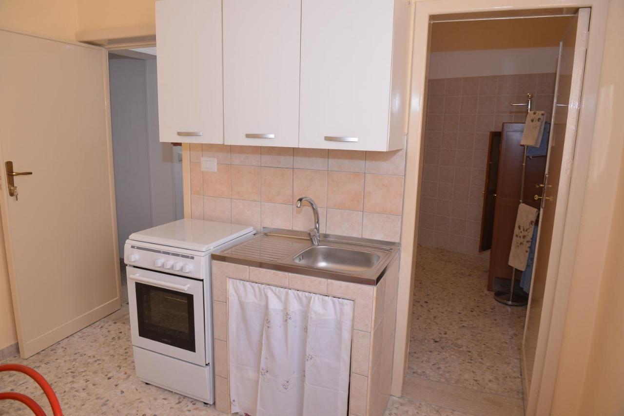 Ferienwohnung La Finestra Sul Cortile Da Alberto Avola Exterior foto
