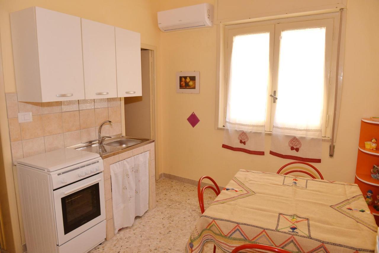 Ferienwohnung La Finestra Sul Cortile Da Alberto Avola Exterior foto